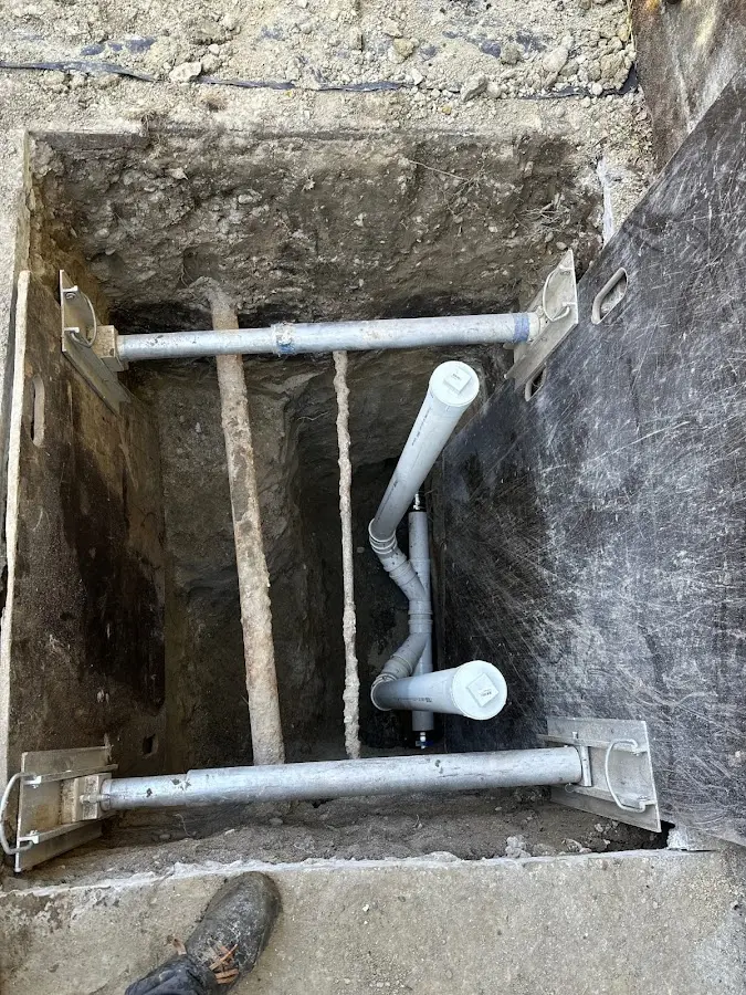 Experienced plumber completing Drain Cleaning work in North Decatur